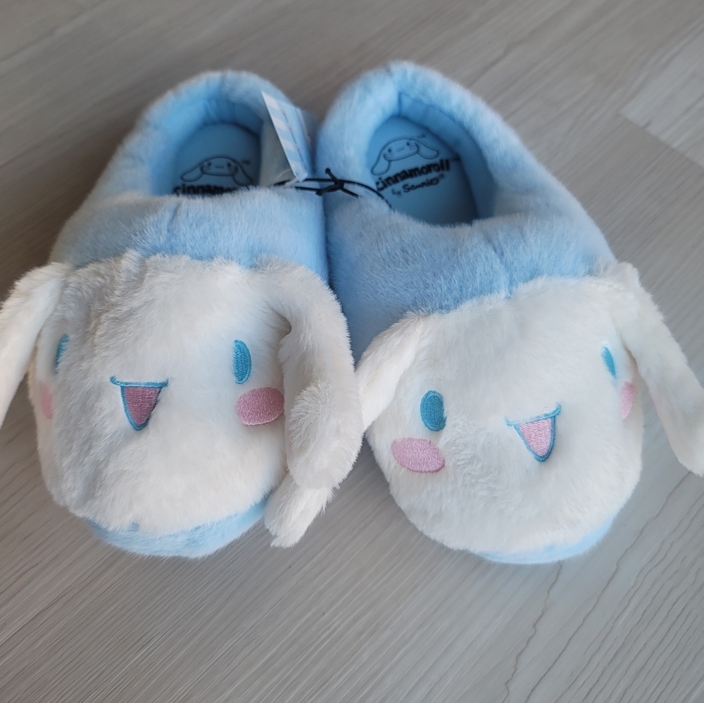 NEW SANRIO / CINNAMONROLL Cozy Slippers
